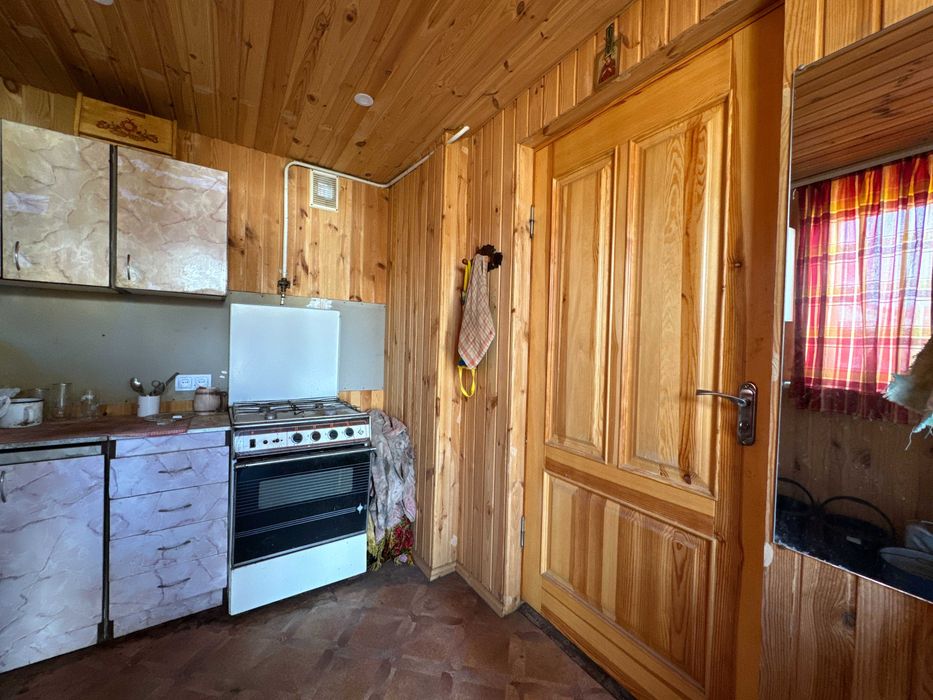 Продаж фасадного приміщення та 13 соток землі в Житомирі