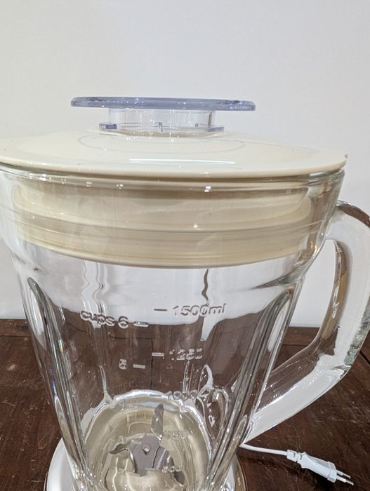 Liquidificador BECKEN - 1.5L - 500W - Creme - Novo com garantia