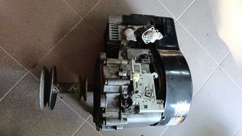 Silnik do traktorka Briggs & Stratton 12KM