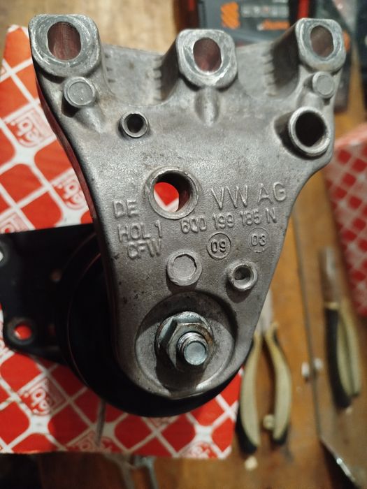 Подушка двигателя для автомобиля SKODA Fabia 1