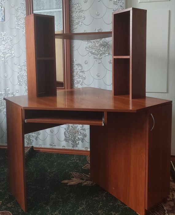 Стіл компютерний