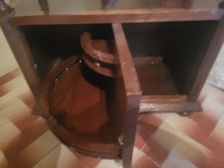 Móvel com garrafeira