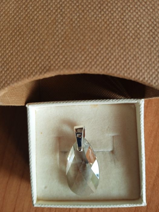 Nowa srebrna zawieszka z kryształem dymnym długość 3 cm