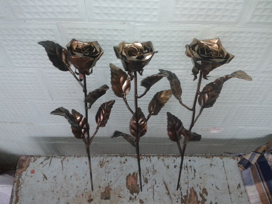 Кованая роза из металла
