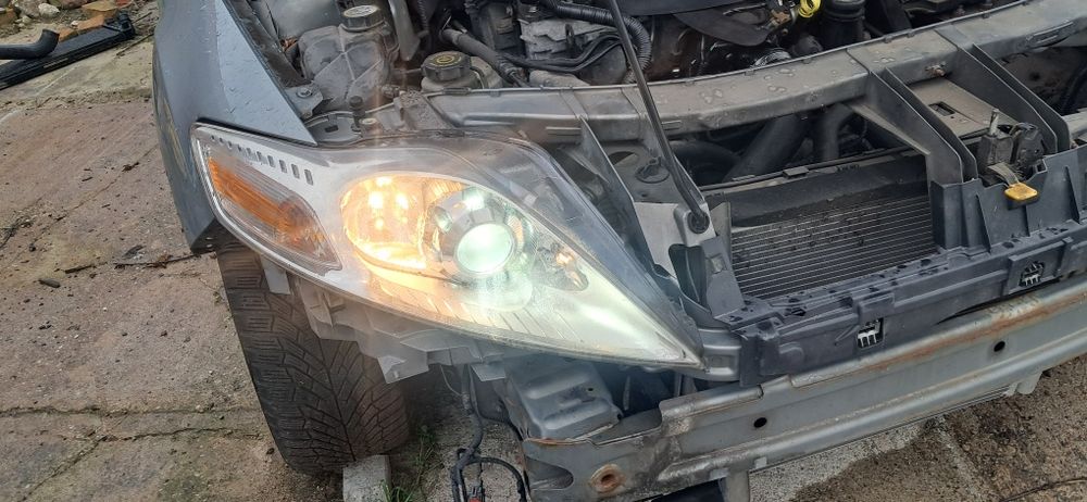Lampa przód xenon Mondeo mk4 2008r Prawa