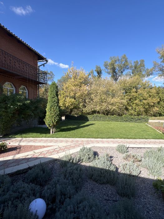 Будинок подобово для зустрічей, свят, вечірок.