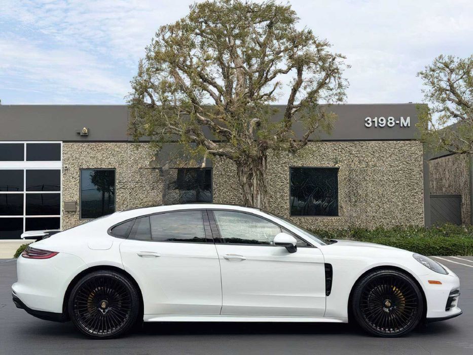 Porsche Panamera 4      2018