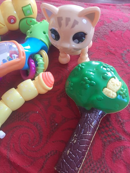 Дитячі іграшки на вибір.