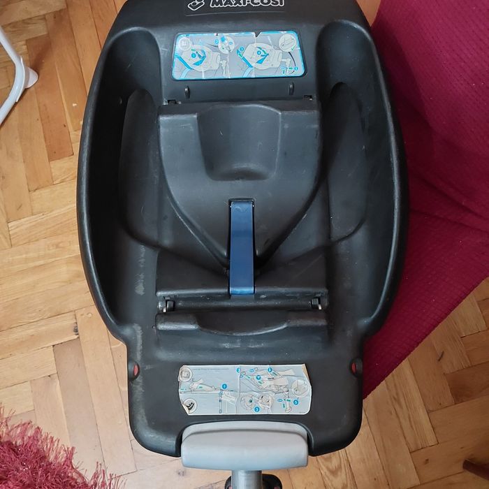 Fotelik samochodowy +baza,+adaptery do wózka.