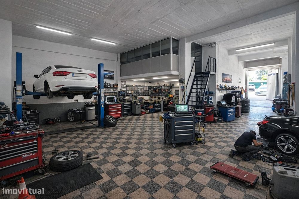 Armazém de 112m2 em Massamá