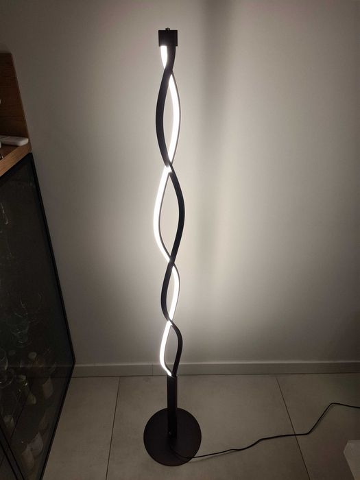 Lampa stojąca czarna led nowoczesna