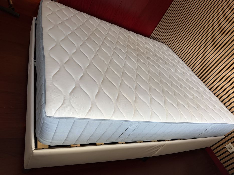 Base cama branca + colchao
