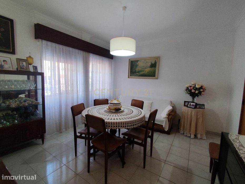 Apartamento T1 em Oeiras com Excelente Localização e Luz Natural