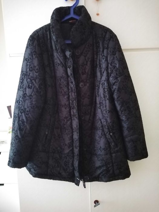 Czarna kurtka zimowa