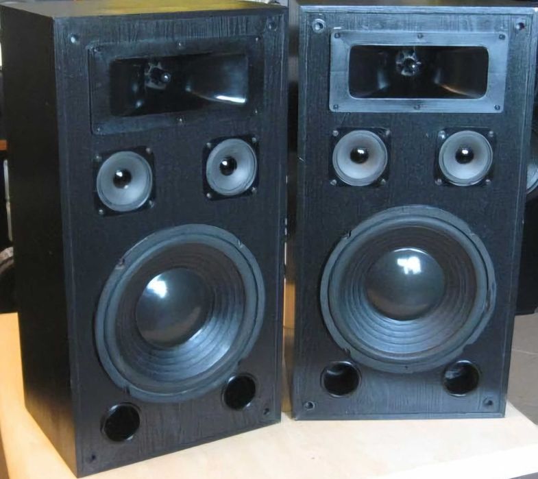 Колонки CAT DISCO BERLIN 2007 — Потужність 2х300Вт. 8Ом. 30.000Гц. Стерео Hi Fi / Made in Germany / Bass Reflex