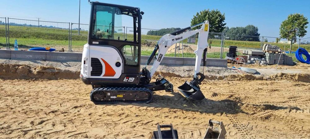 Usługi minikoparką i minitraktorkiem.