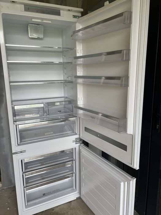 Холодильник Whirlpool вбудований