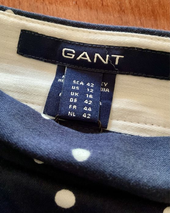 Saia Gant azul às bolinhas brancas