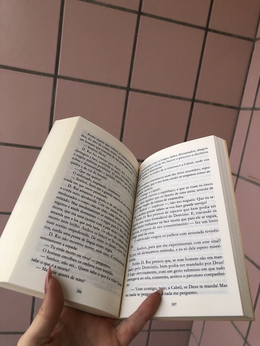 Livro “Contos” de Eça de Queirós