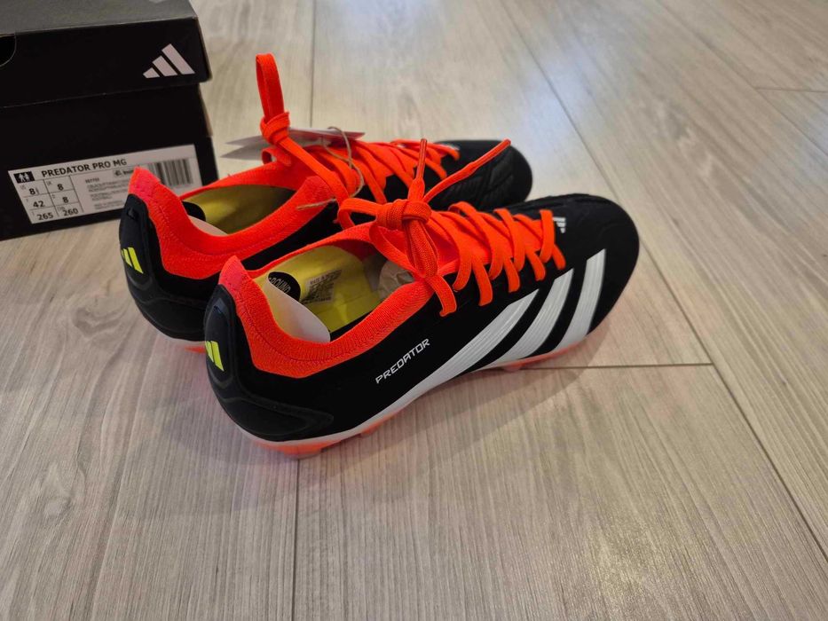 Buty piłkarskie korki adidas Predator PRO MG IG7733 rozmiar 42