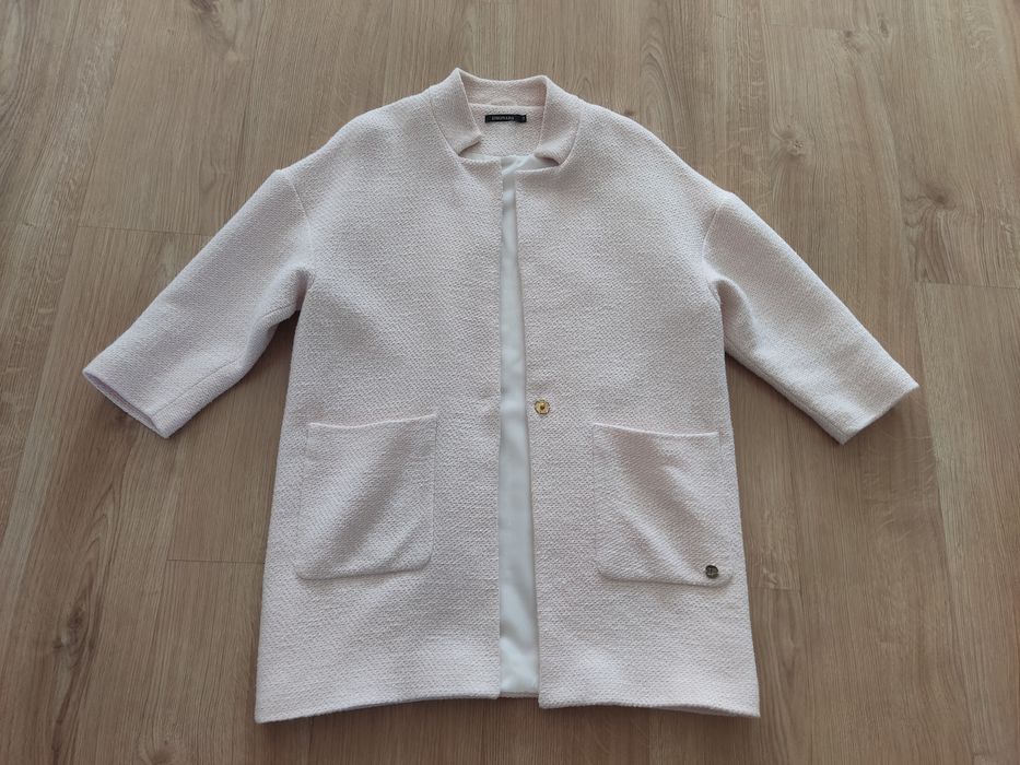 Płaszczyk w kolorze pudrowego różu