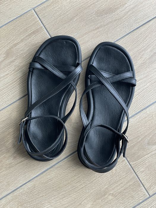 Босоніжки жіночі