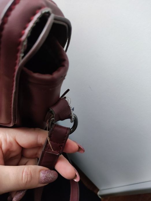 Bordowa listonoszka House