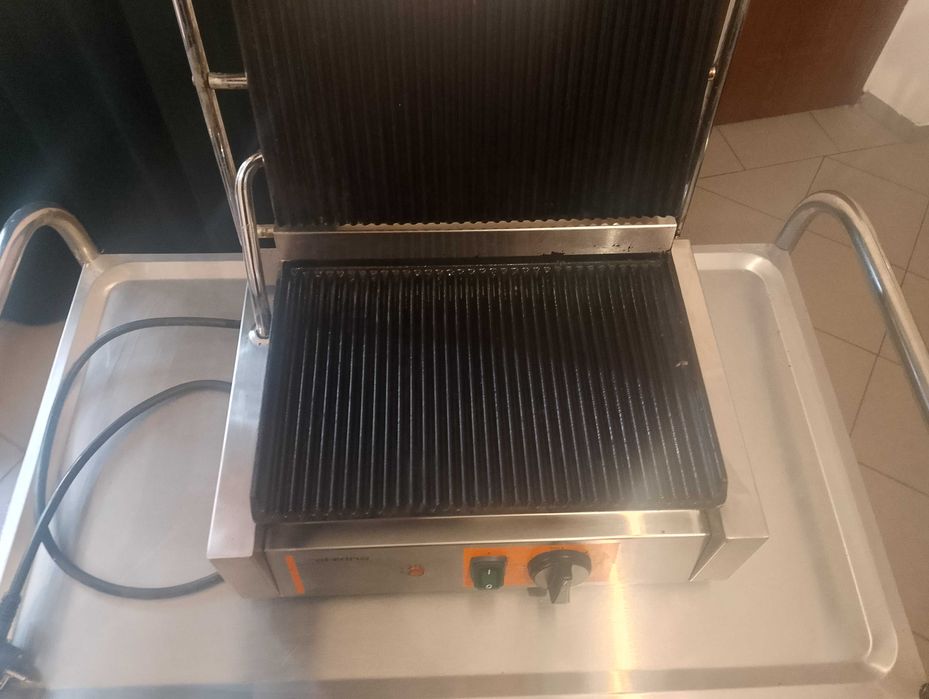 Opiekacz Grill kompaktowy gastronomiczny