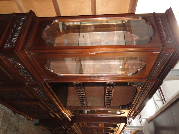 Móvel de sala em madeira trabalhada com cristaleira - óptimo estado T