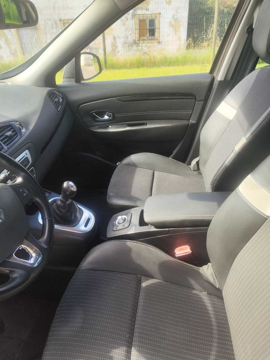 Renault Grand Scénic 1.5 dci Versão R-Movie energy
