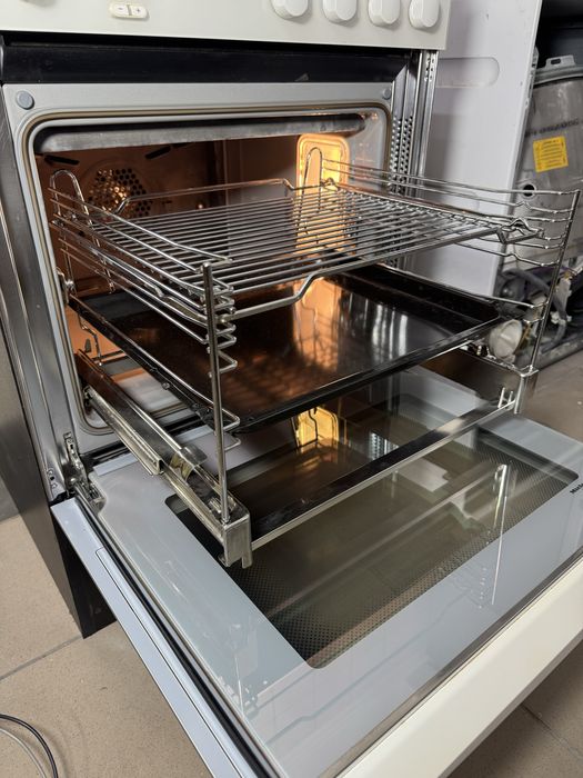Плита електрична з духовкою електричною  Miele (60)