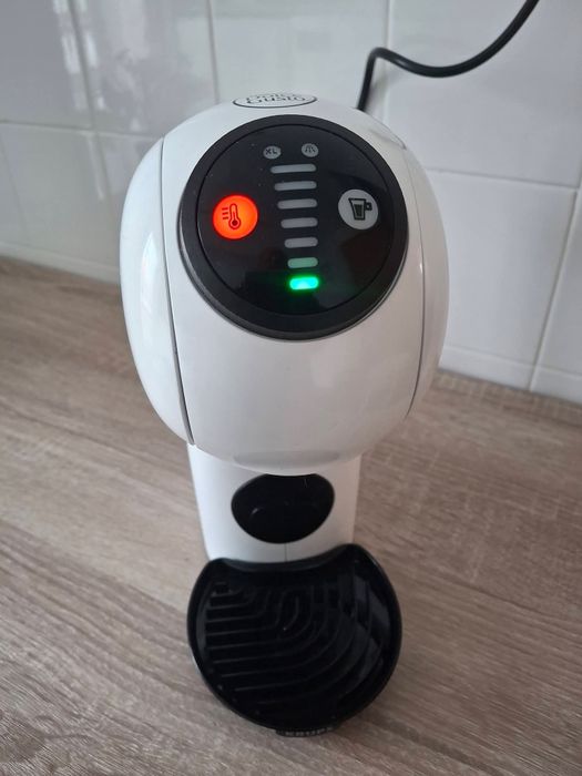 MÁQUINA DE CAFÉ KRUPS dolce gusto com menos de um mês