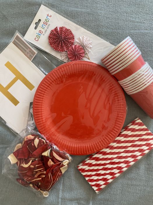 Diversos kits de festa (dourado, preto&branco, iridescente, craft, etc