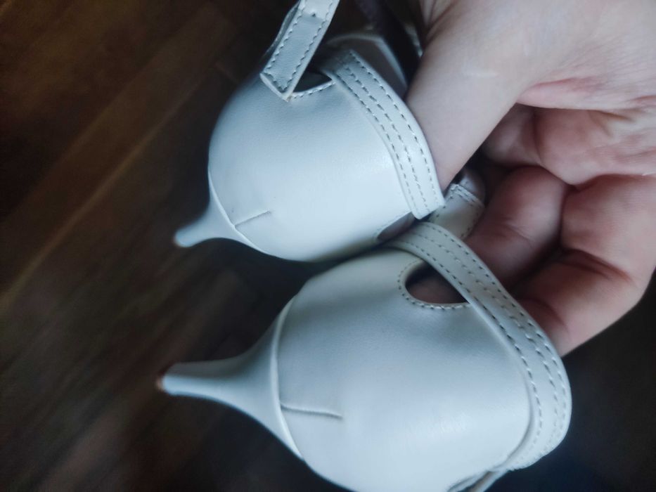 Śliczne buty ślubne