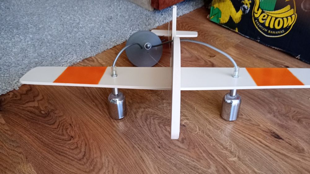 Żyrandol w kształcie samolotu