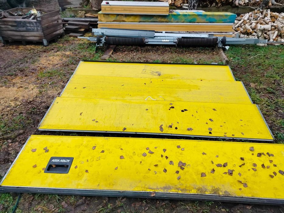 Brama segmentowa przemysłowa Crawford 2370x2850