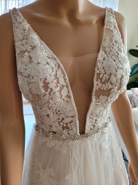 Suknia ślubna sukienka odkryte plecy głęboki dekolt tren