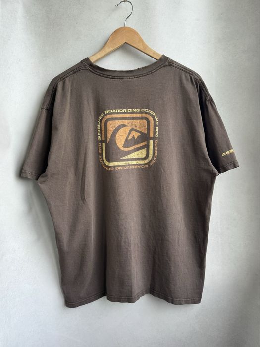 Винтажная футболка Quiksilver made in Mexico мужская big logo оригинал. Чоловіча вінтажна футболка Quiksilver made in Mexico коричневого кольору