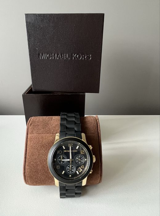 Relógio Michael kors preto e dourado como novo