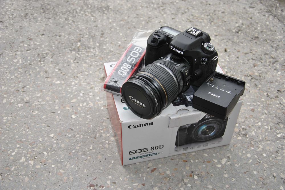 Canon EOS 80D + объектив Canon EF-S 17-55mm f/2.8 IS USM + подарок