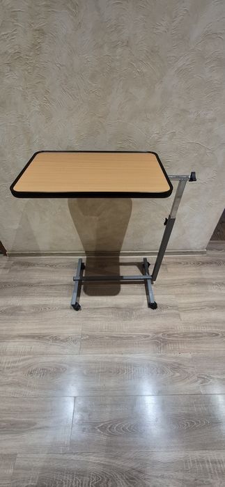 Stolik do łóżka rehabilitacyjnego