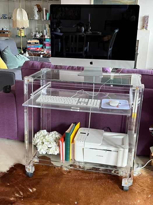 Consola / Secretária em Acrílico Transparente com Rodas – Bom Estado