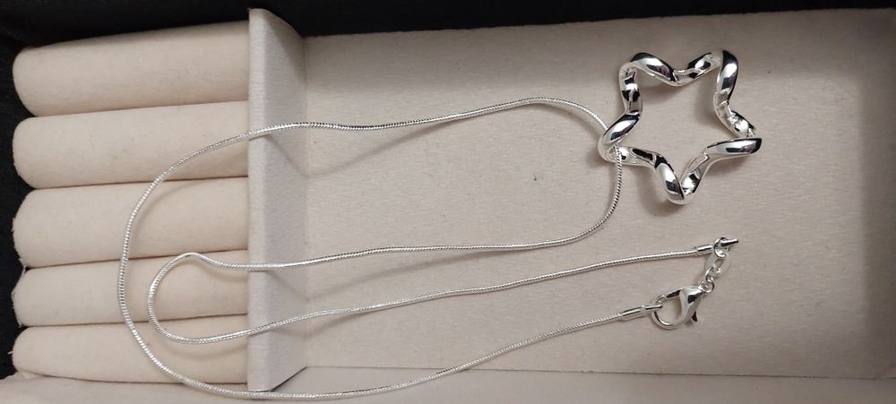 Srebrny naszyjnik z zawieszką