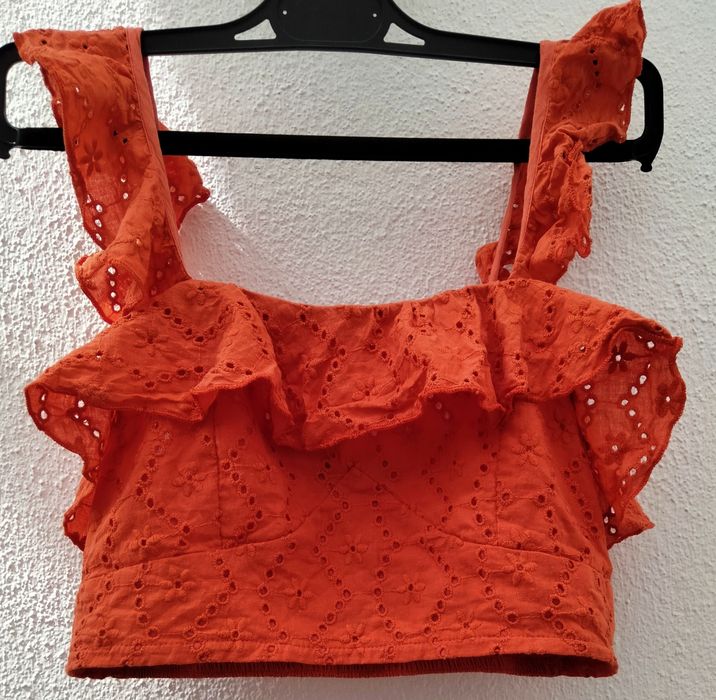 Top vermelho bordado