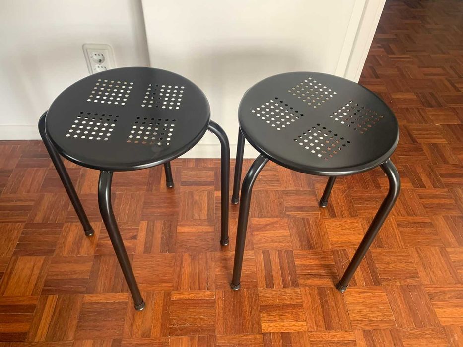 Banquetas redondas de ferro