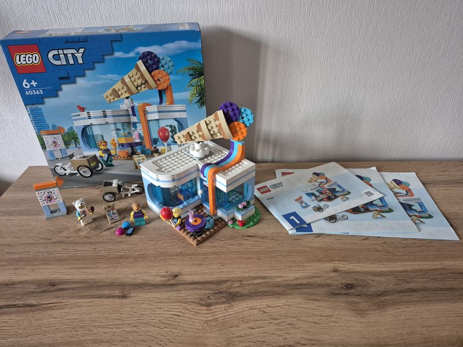 LEGO City 60363 — Кафе з морозивом