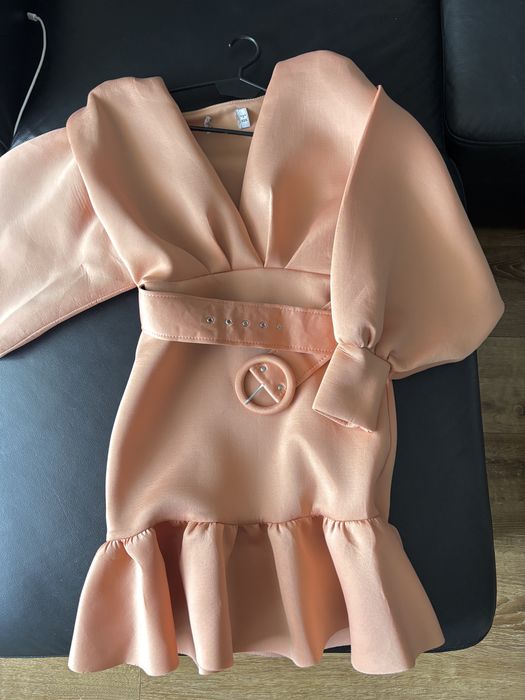 Asos sukienka pudrowy róż łososiowa 34 xs falbanka