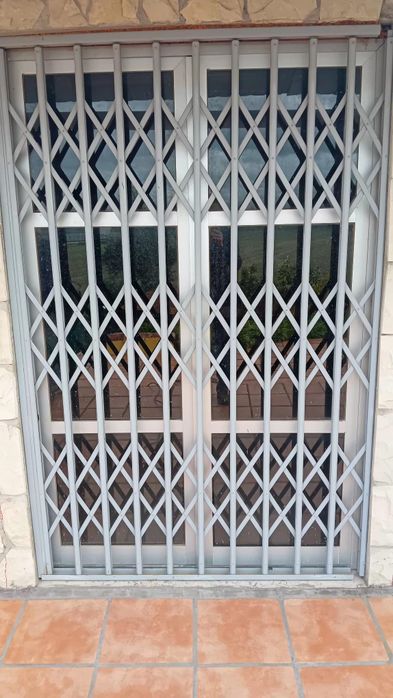 Grade de ferro com fechadura