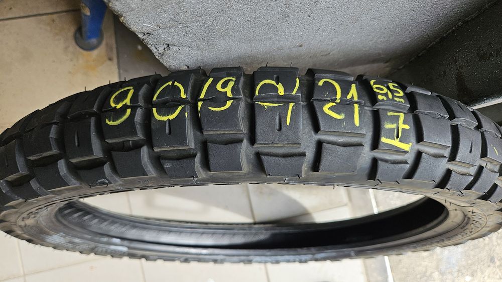 Opona  pirelli  90.90.21