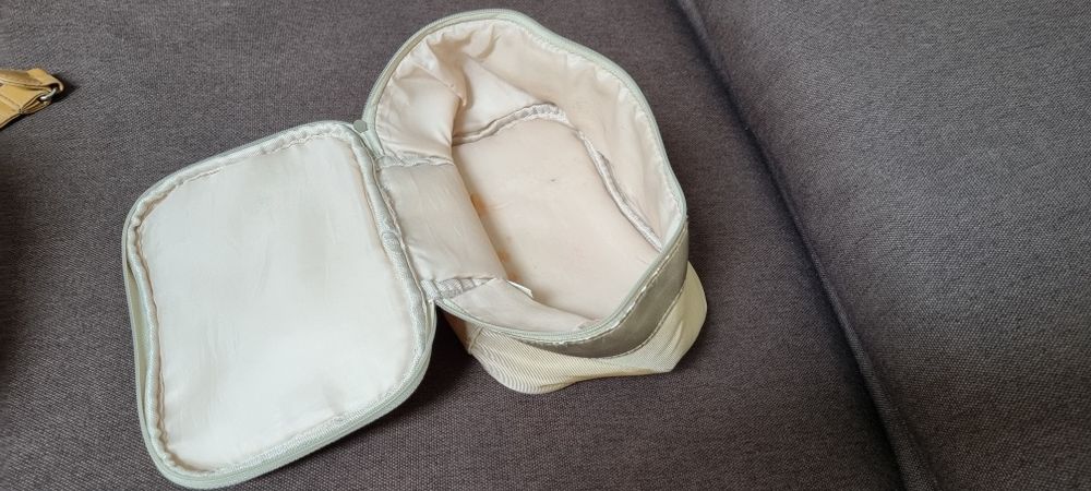 Kosmetyczka Avon pojemna podróżna tekstylna złota gratis